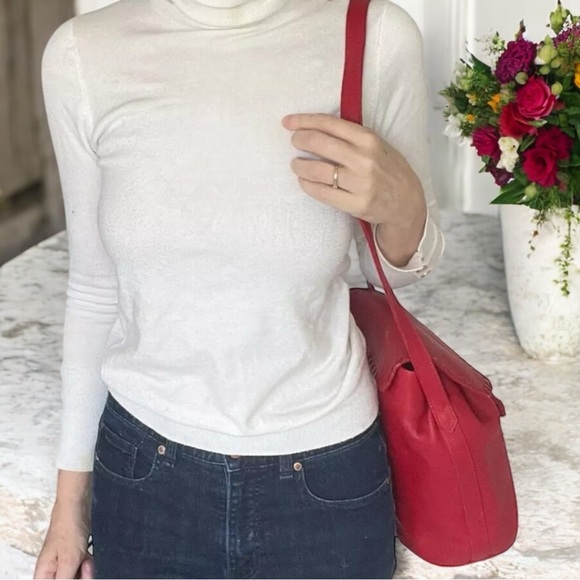 Yves Saint Laurent Stunning Red Vintage Bucket Crossbody Bag - Picture 4 of 12